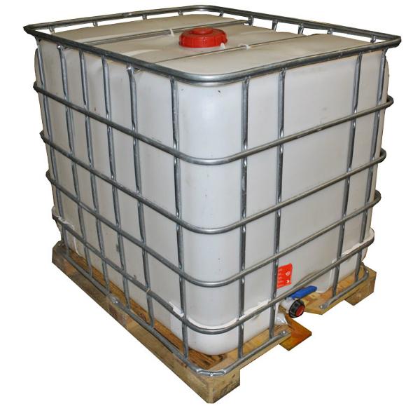 Gebrauchter IBC Wassertank auf Holzpalette gespuelt 1000 Liter