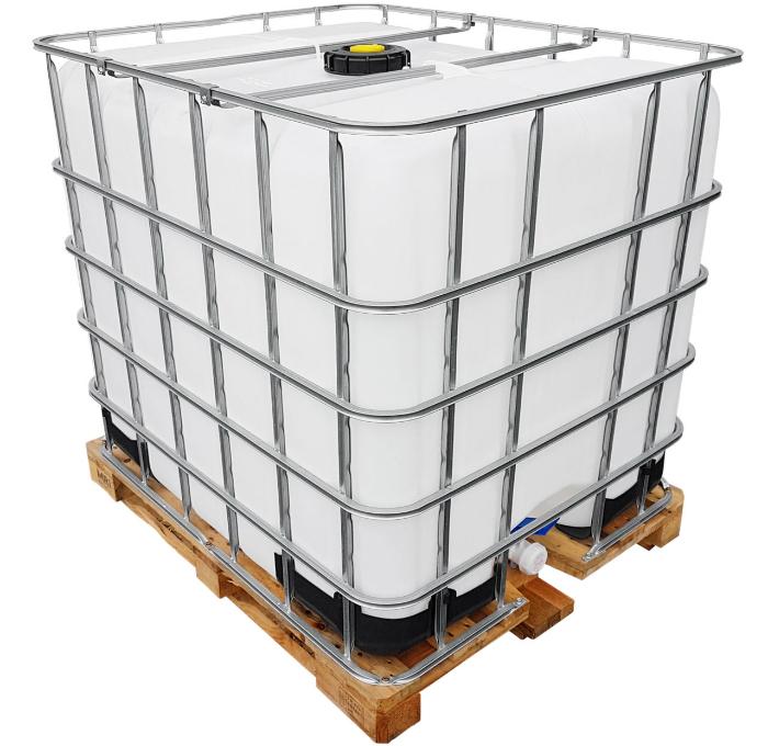 1000l-ibc-wassertank-auf-holzpalette-gespuelt