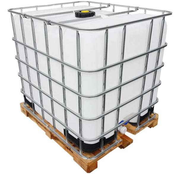 1000l-ibc-wassertank-auf-holzpalette-gespuelt