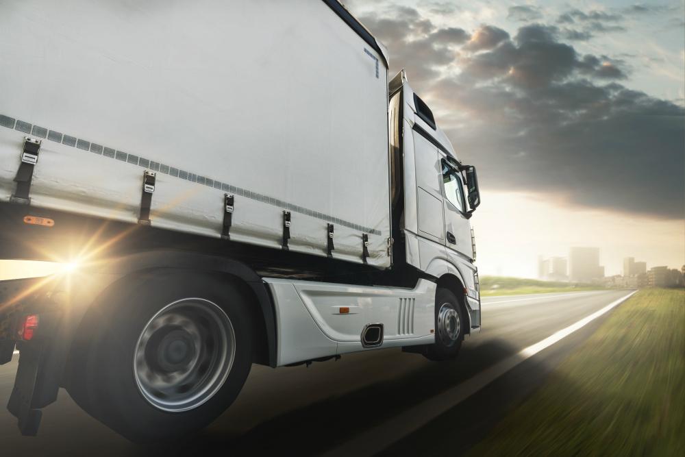 Wie Schnell Dürfen Sie Mit Einem Lkw Mit Einer Zulässigen IBC Ladungssicherung im LKW - REKUBIK® Magazin