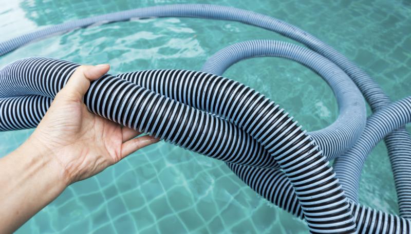 Poolschläuche im Einsatz