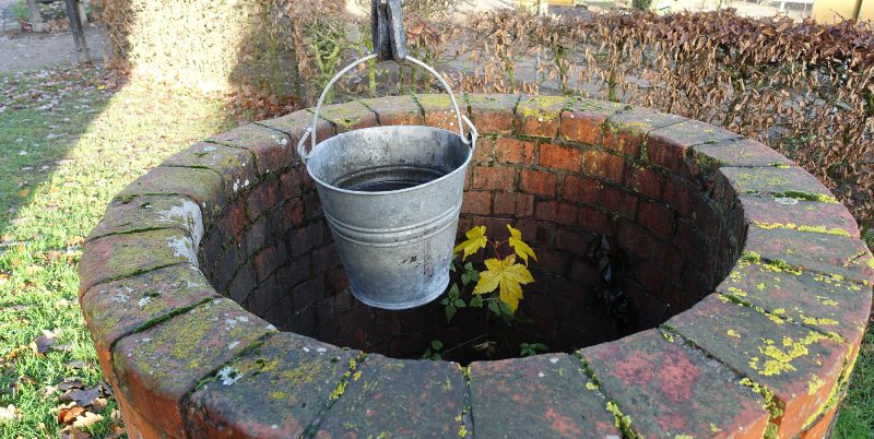 Klassischer Brunnen - Bewässerung ohne Strom und Wasseranschluss