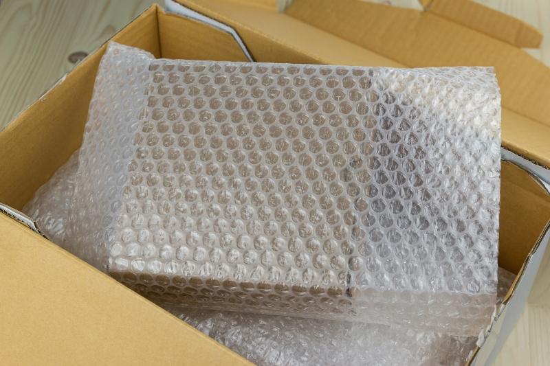 Luftpolsterverpackung in einem kleinen Paket