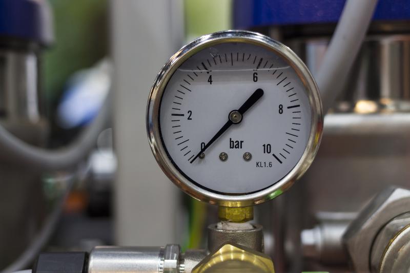 Ein Manometer, das null Bar anzeigt