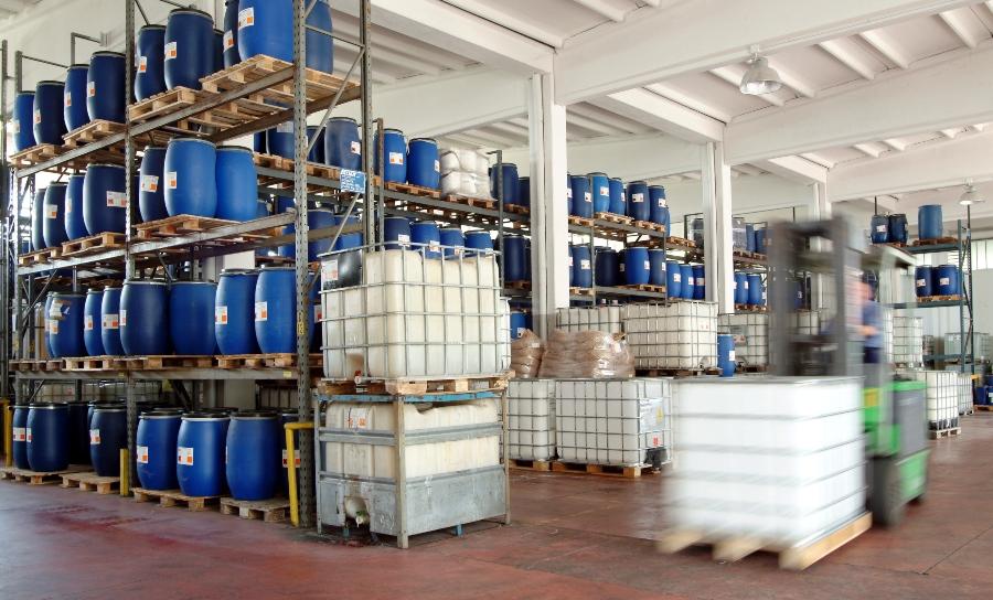 Kunststoffbehaelter und Lagertanks fuer Fluessigkeiten