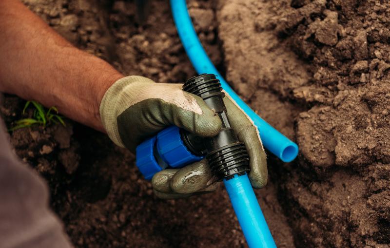 Multifunktionale Wasserverteiler für Gartenschläuche und Tropfrohre