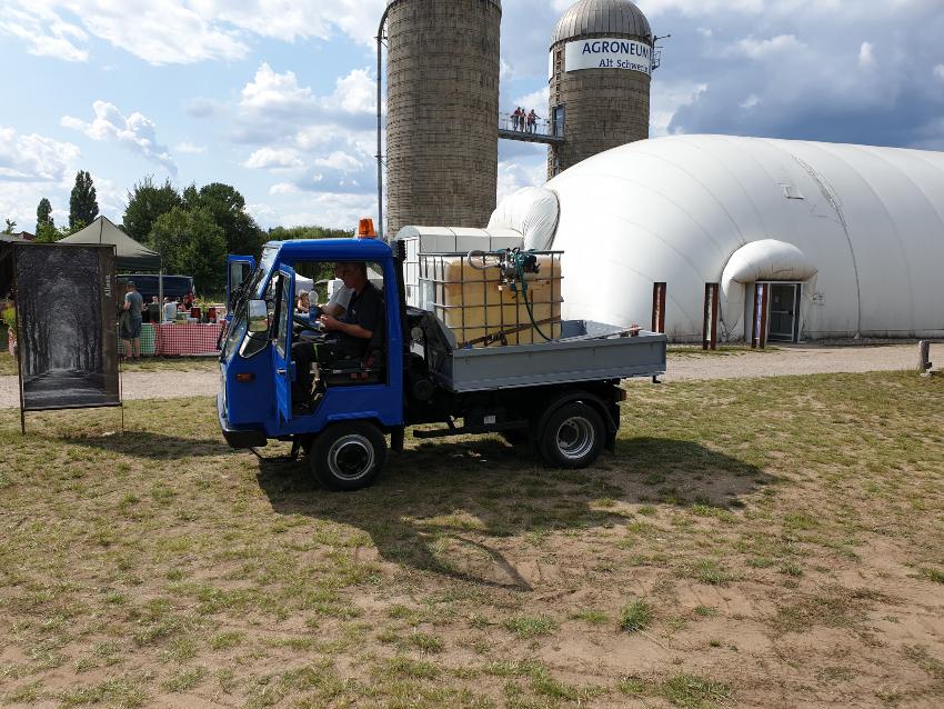 IBC Container steht auf Kleinstransporter - IBC als mobilen Hochdruckreiniger nutzen