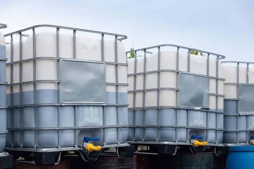 IBC Container mit Flüssigkeiten - Prüfungen an Großpackmitteln