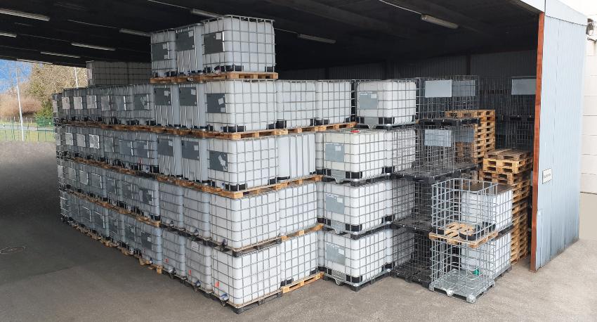 Aus welchen Materialien bestehen IBC Kunststoffcontainer und seine Komponenten?