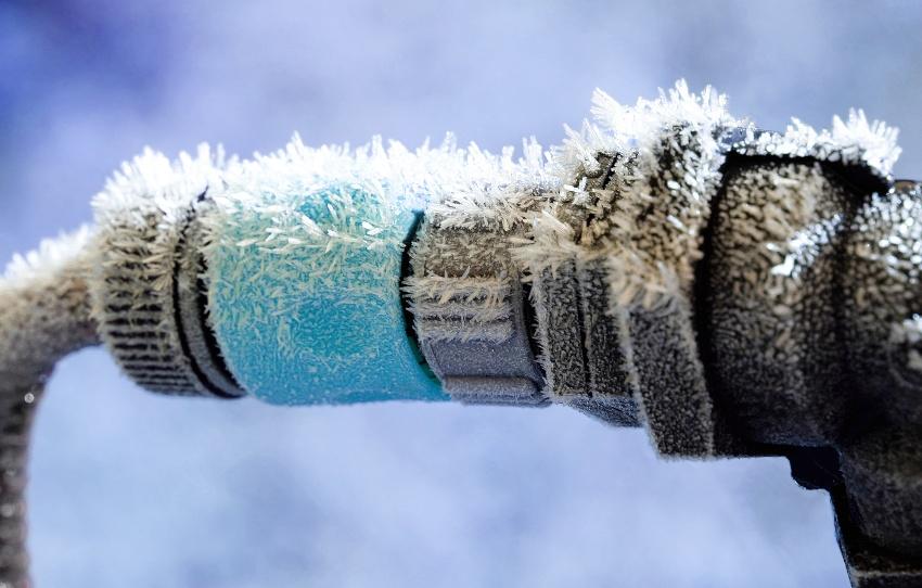 Vereister Wasseranschluss - Winterentleerung ist notwendig