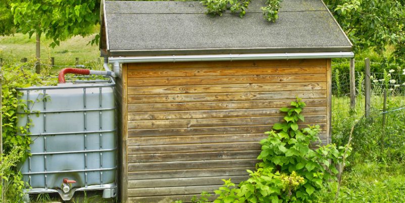 IBC mit Gartenhaus - Absperrhahn für die Gartenbewässerung