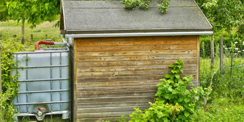 IBC mit Gartenhaus - Absperrhahn für die Gartenbewässerung