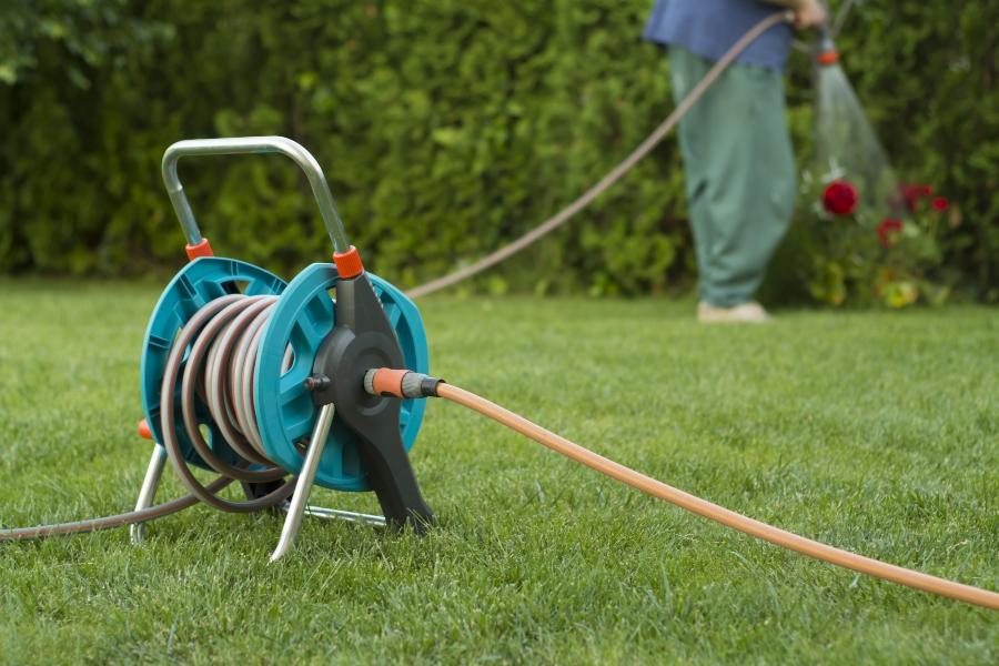 verschiedene schlaeuche sind im garten ueberaus hilfreich durchmesser-von-gartenschlaeuchen