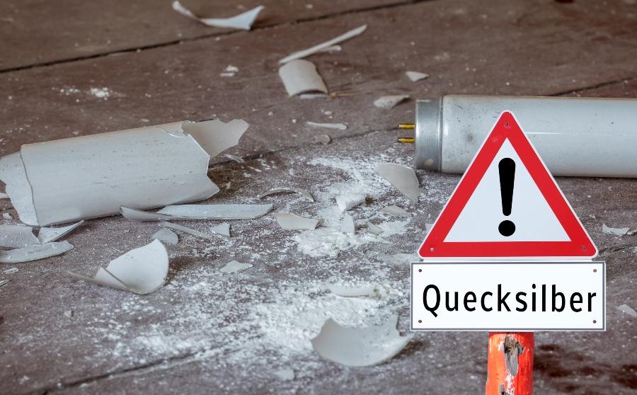 Zerbrochene Leuchtröhre - Gefahrstofflagerung von Kleinmengen