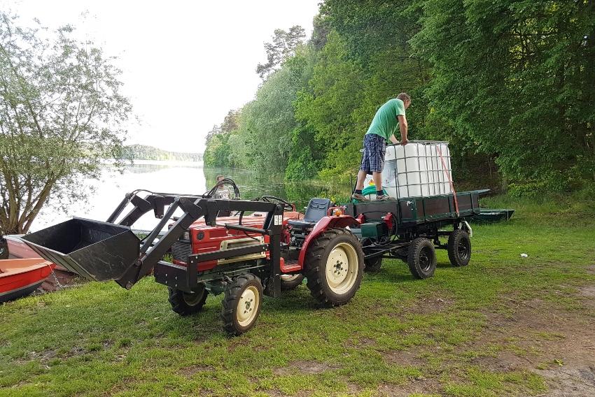 800 Liter IBC auf Anhänger 