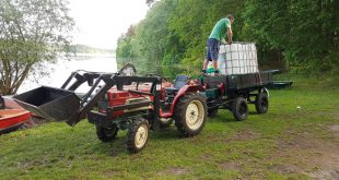 Traktor mit IBC - Bewässerung ohne Strom