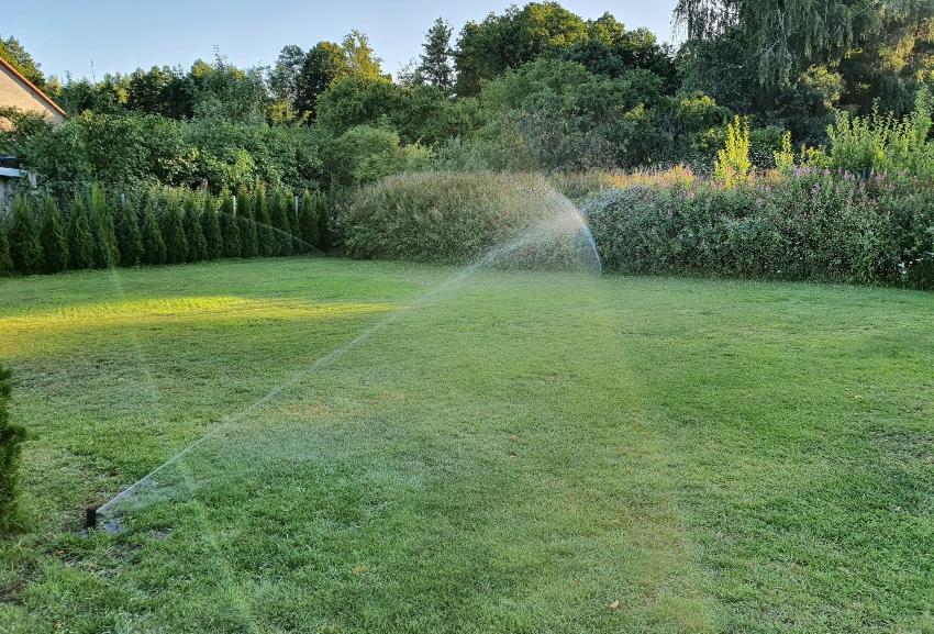 Moderner Rasensprenger - Bewässerung im Smart Garden