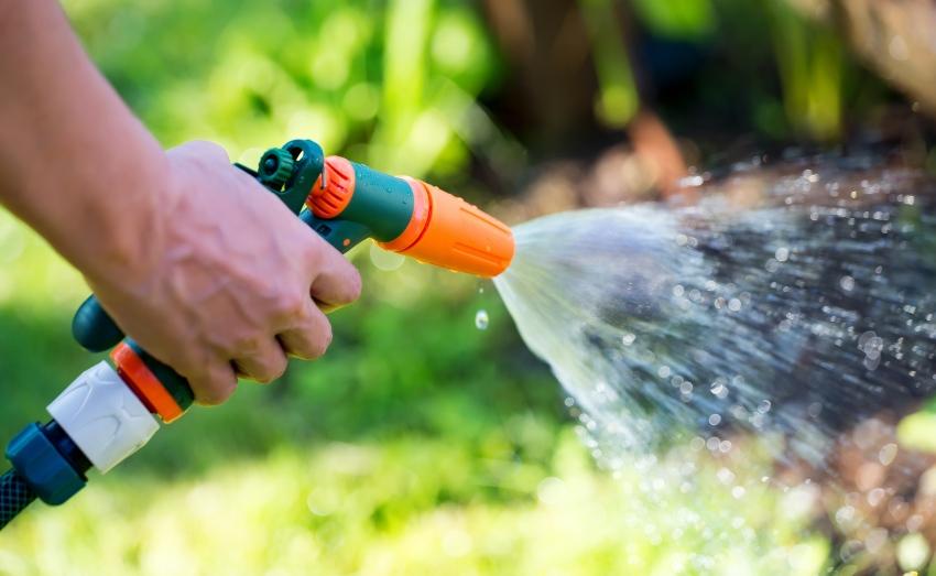 Gartenschlauch für Gartnebewässerung - Wasserdruck im IBC für ausreichenden Durchfluss