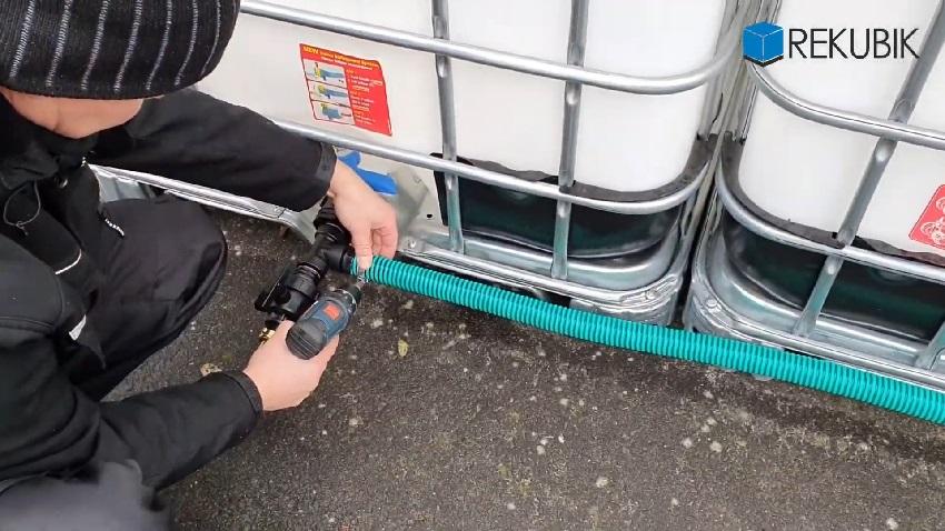 IBC-Tank an die Regenrinne anschließen - REKUBIK® Magazin