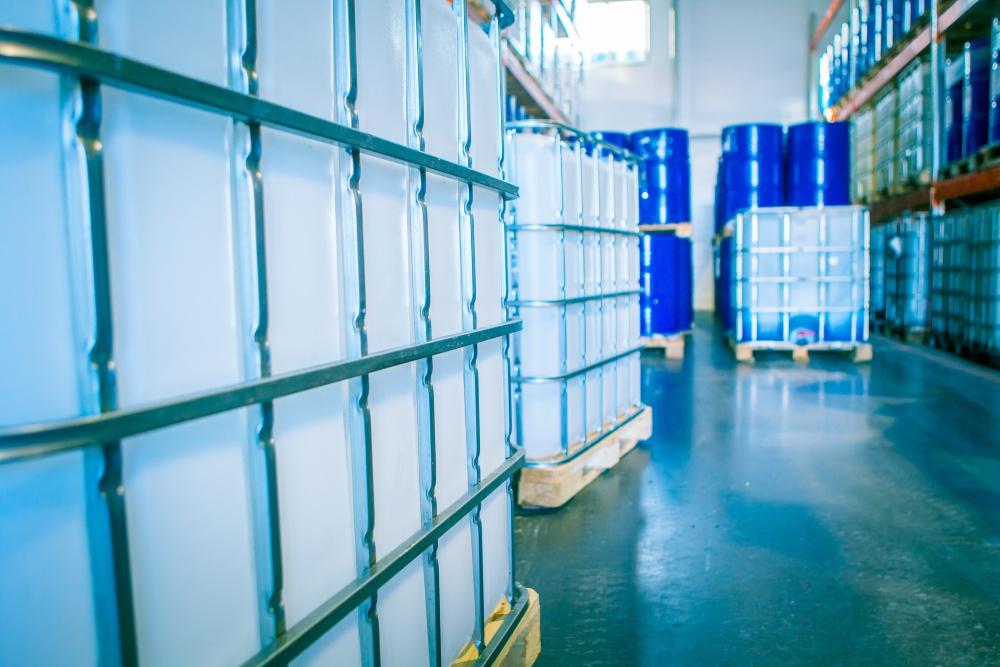 IBC Container in einer Lagerhalle - IBC als Food-Tank