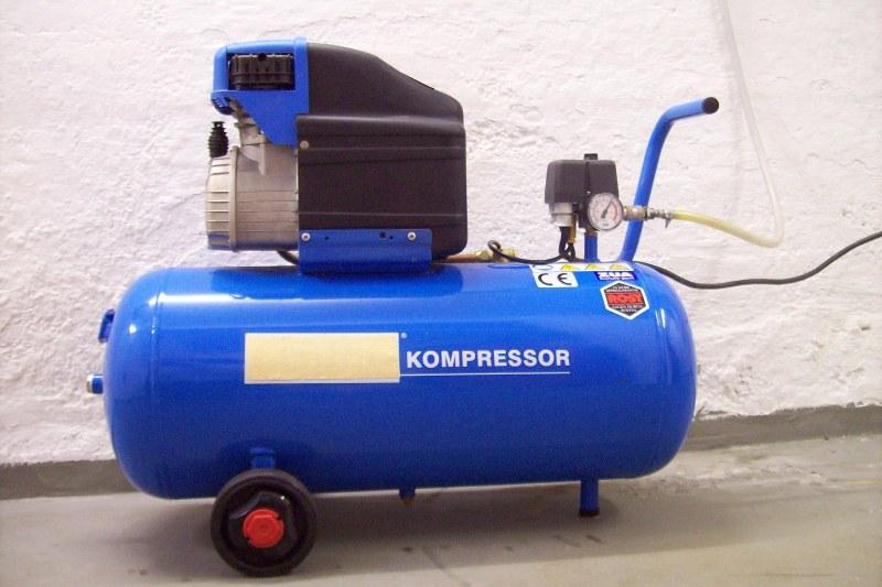 Elektrischer Kompressor zur Druckluftherstellung - Bewässerungsanlage einwintern nach Entleerung