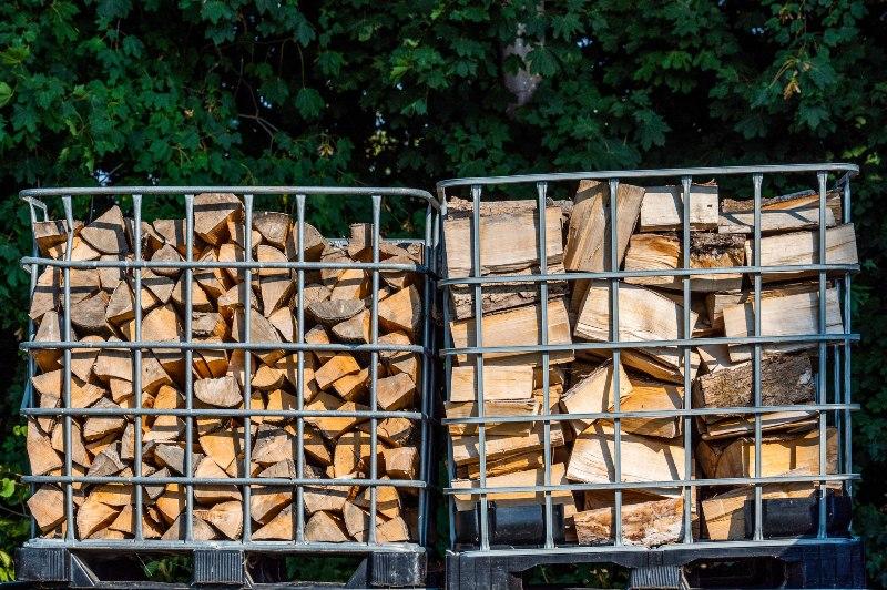 Holzlager aus IBC-Komponenten selber bauen