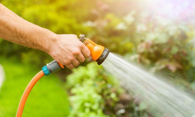 Den Wasserdruck des Gartenschlauchs erhöhen - REKUBIK® Magazin