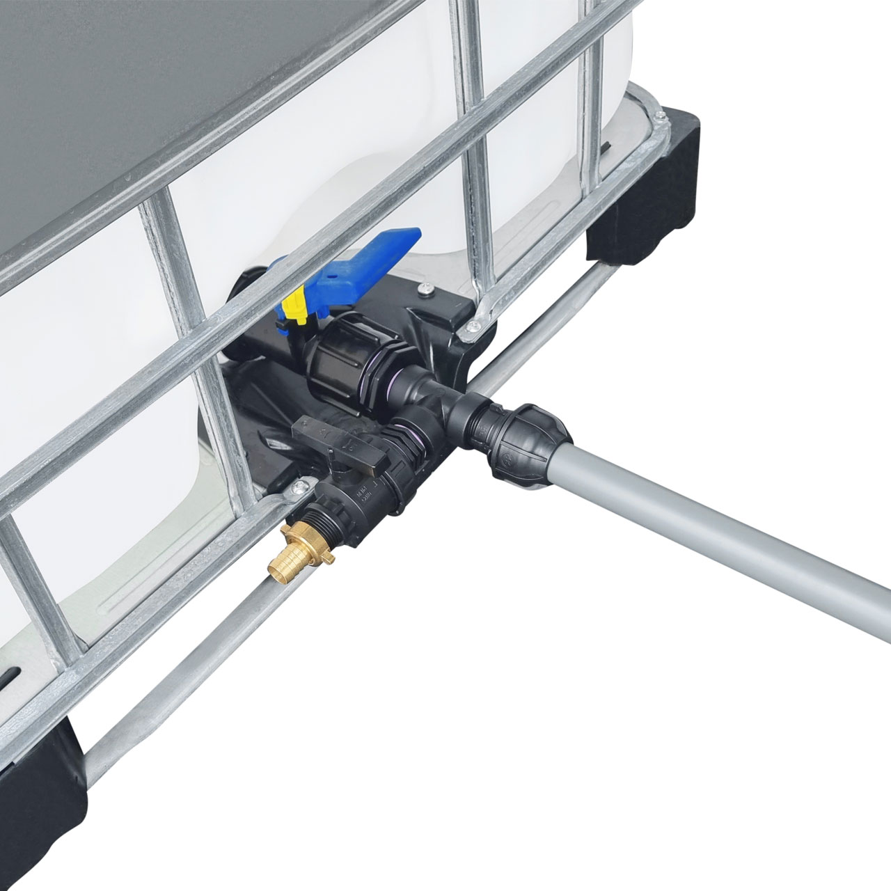 2000l IBC Wassertank gegenüber mit Rohr Tankverbindung