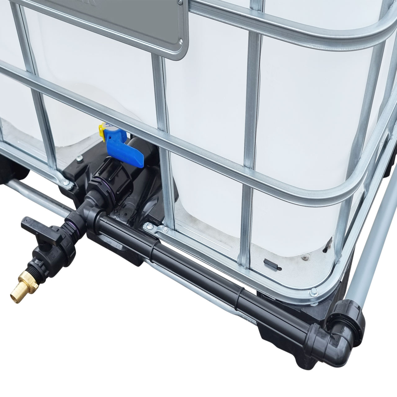 2000l IBC Wassertank hintereinander mit Rohr Tankverbindung