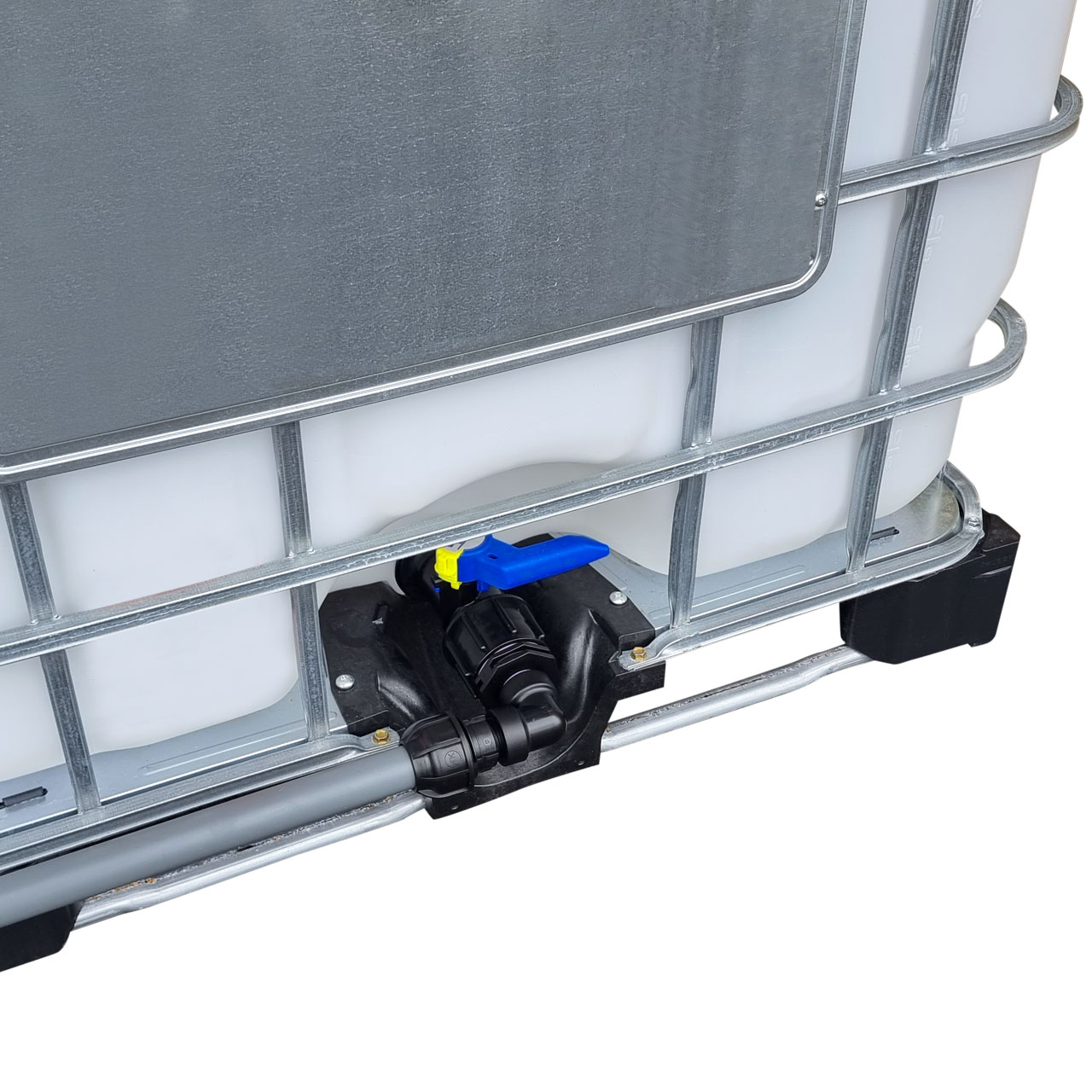 2000l IBC Wassertank nebeneinander Schwanenhals mit Rohr Tankverbindung