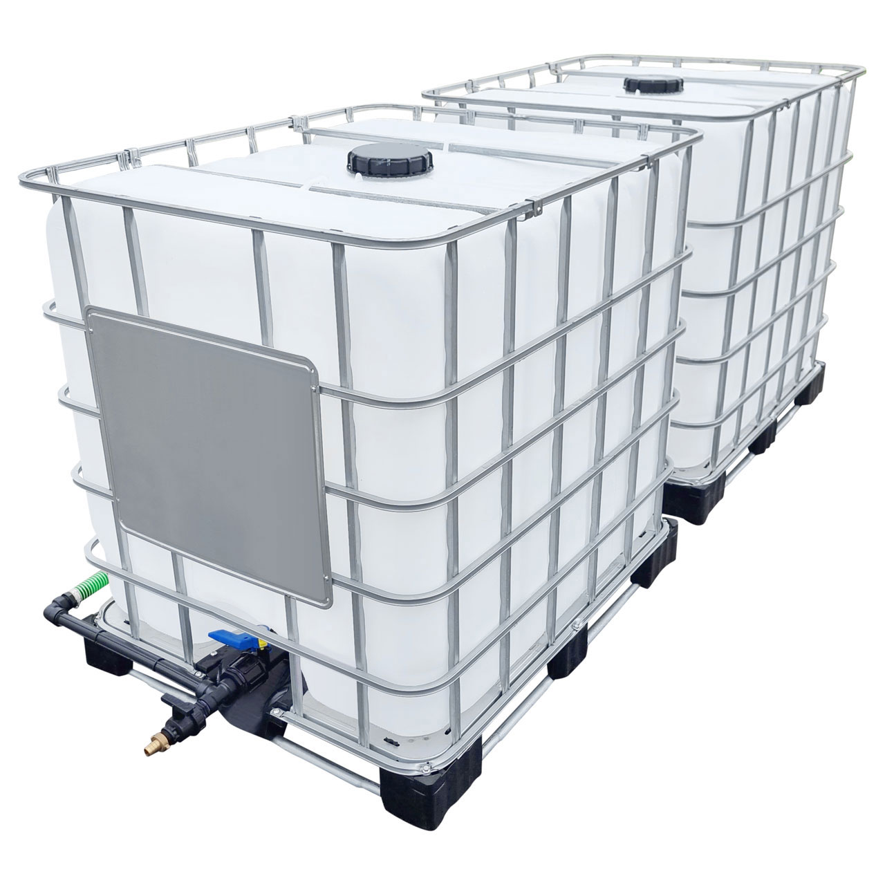 2000l-IBC-Wassertank-hintereinander-mit-Schlauch-Tankverbindung-2 2000l IBC Wassertank hintereinander mit Schlauch Tankverbindung