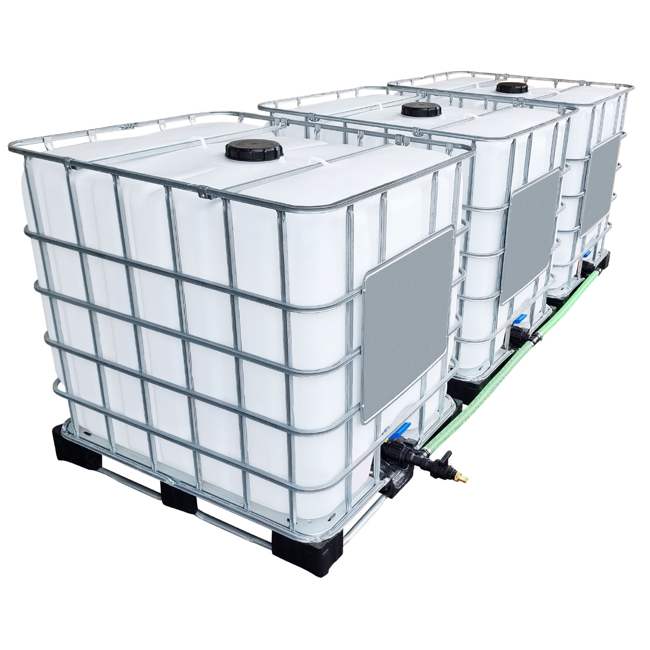 3000l-IBC-Wassertank-nebeneinander-mit-Schlauch-Tankverbindung-1