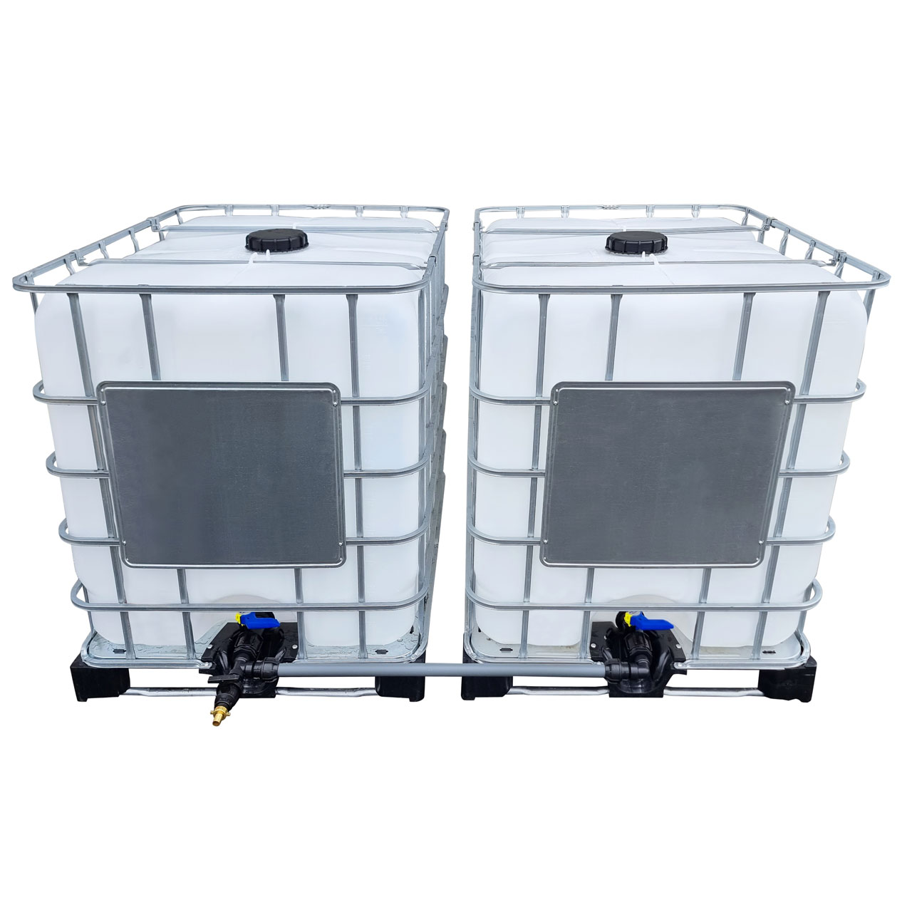 2000l IBC Wassertank nebeneinander mit Rohr Tankverbindung
