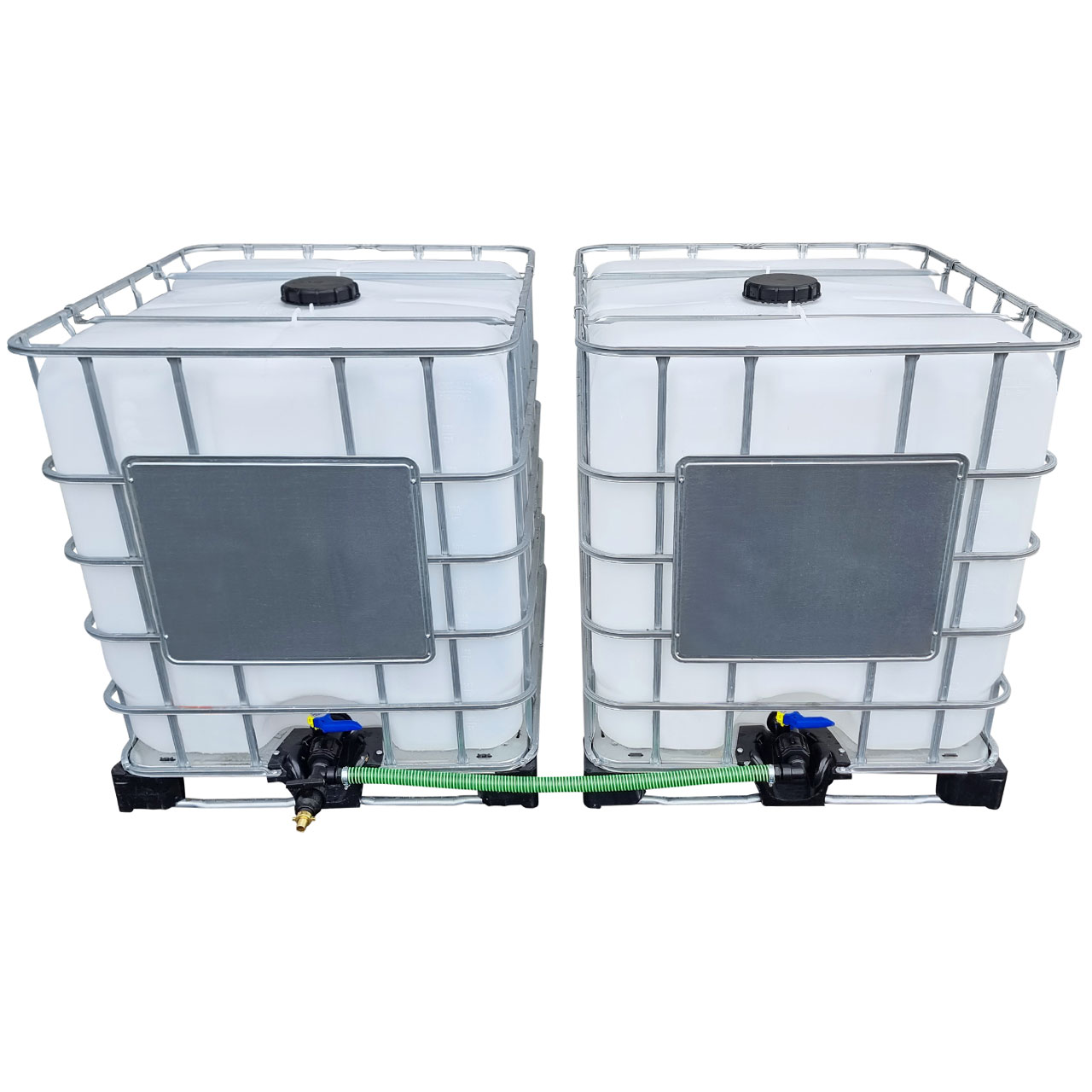 2000l IBC Wassertank nebeneinander mit Schlauch Tankverbindung