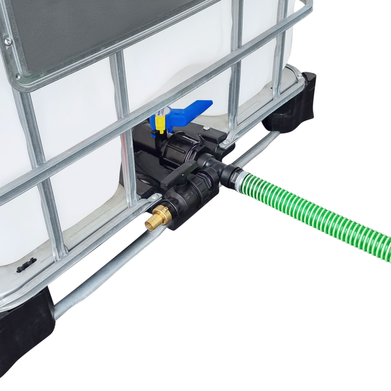2000l IBC Wassertank gegenüber mit Schlauch Tankverbindung